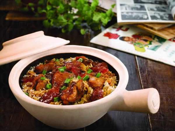 禤記瓦煲雞飯售 6 坡元(約 36 港元)。 新加坡